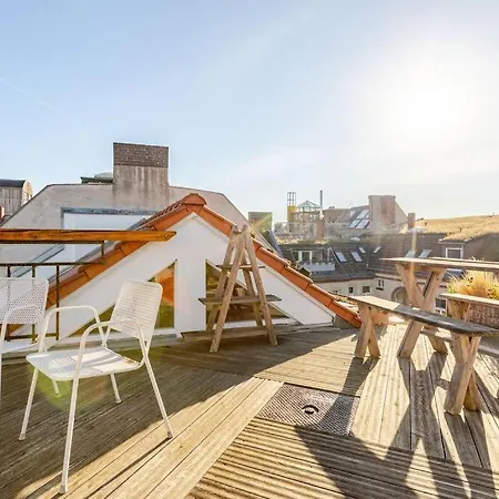 Steampunk Penthouse With Roof Terrace شقة