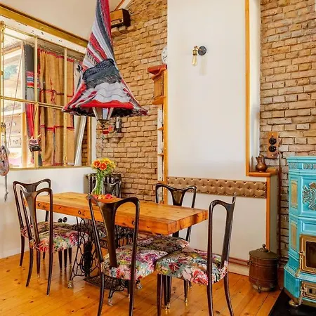 Steampunk Penthouse With Roof Terrace Apartament